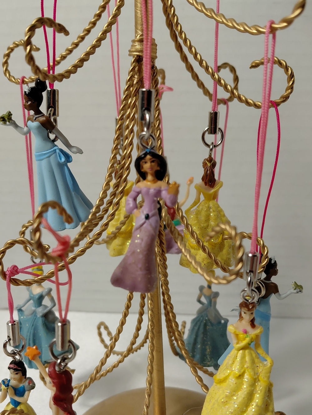 Mini Gold Tree With Mini Disney Princesses - Picture 6 of 6